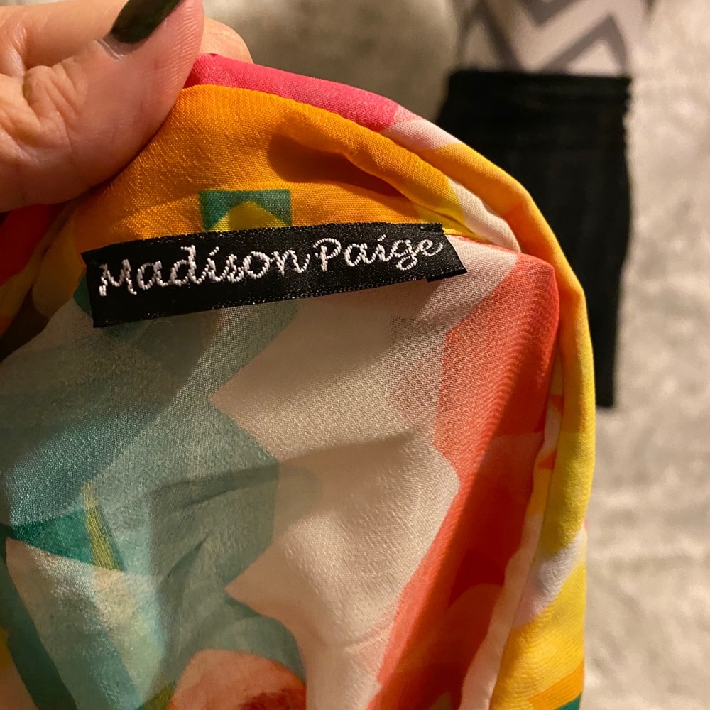 Vibrant Button Down Top - Picture 8 of 10